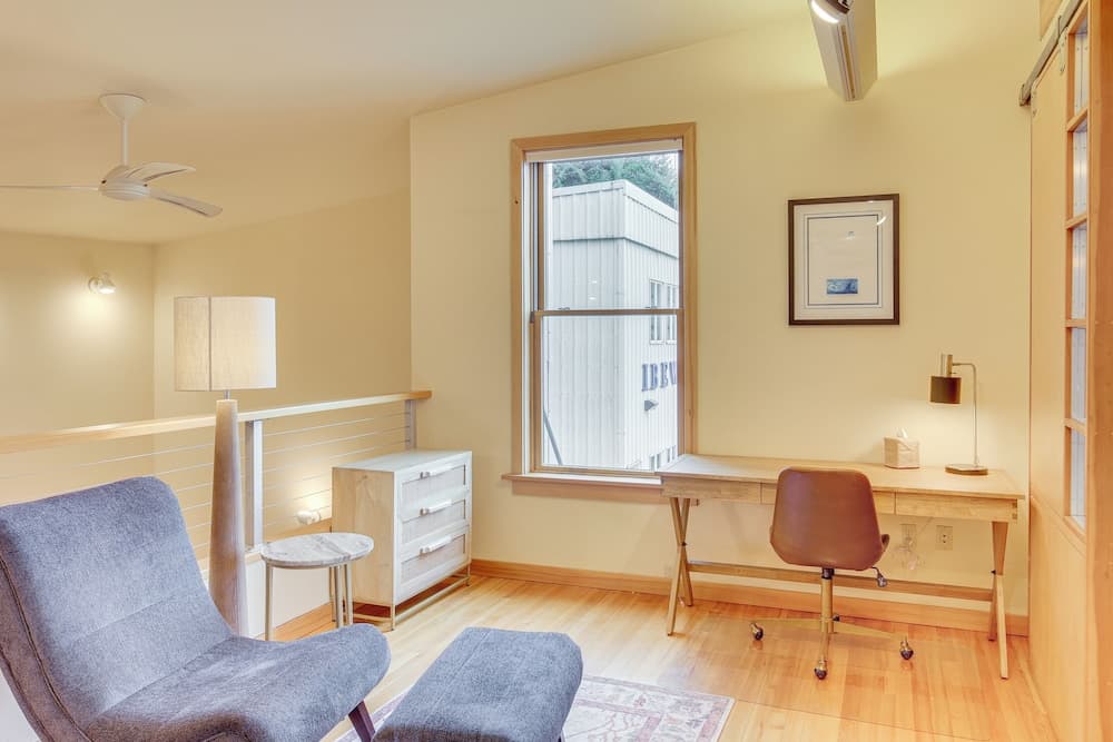 Custom Harborside Loft In the Heart of Ketchikan