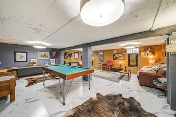 Hot Tub & Sweeping Views: Apt in Clarkston!