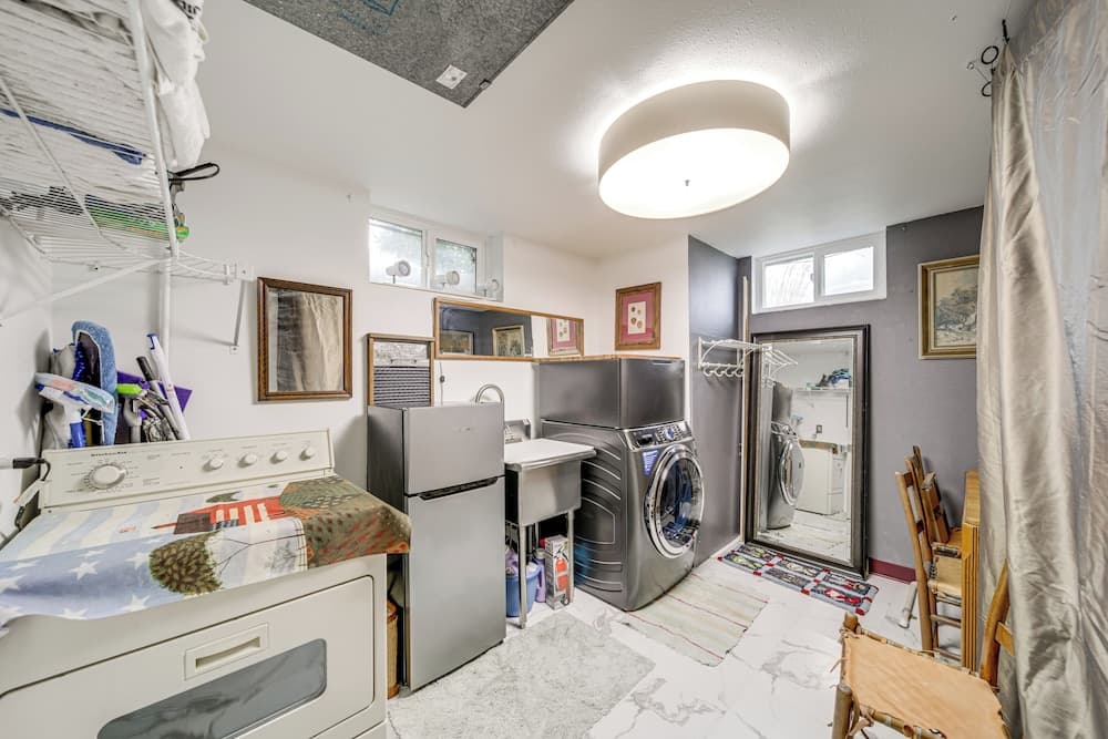 Hot Tub & Sweeping Views: Apt in Clarkston!