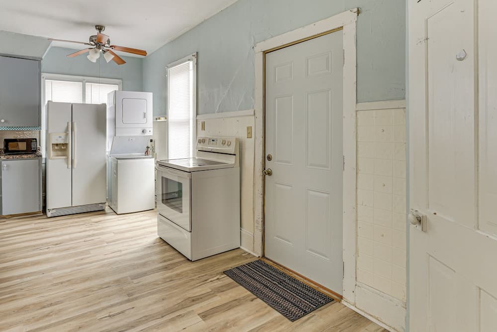 2 Mi to Dtwn: Salina Home w/ Deck & Yard