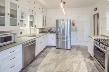 Walk to Main Street: Charming Roswell Home!