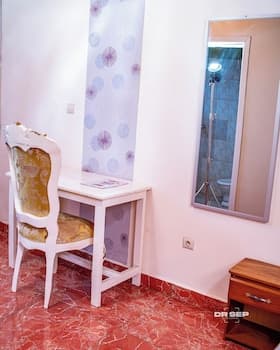 CERGY PONTOISE HOTEL BAFOUSSAM