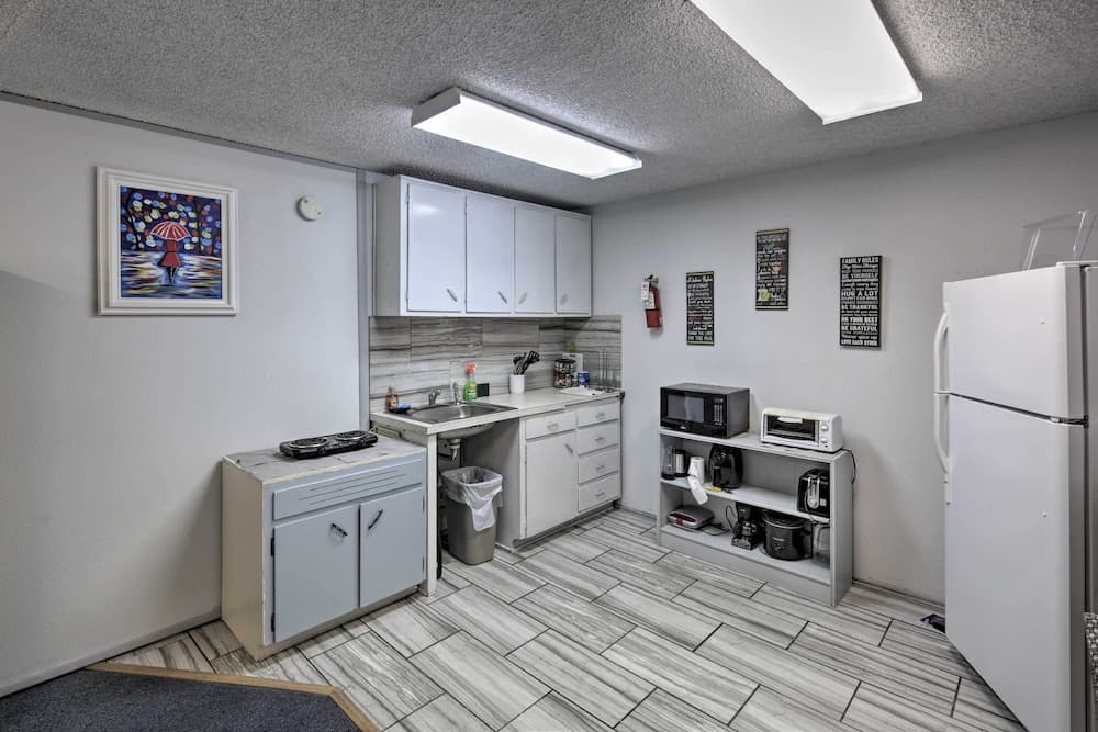 Apartment ~ 12 Mi From Hualapai Mountain Park