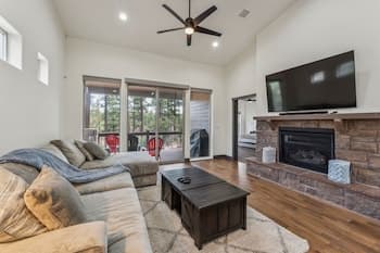 Scenic Golf Retreat With Modern Comforts & Fireplace 4 Bedroom Townhouse