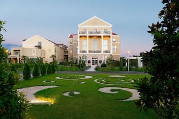 Tresor Le Palais Timisoara, Curio Collection By Hilton