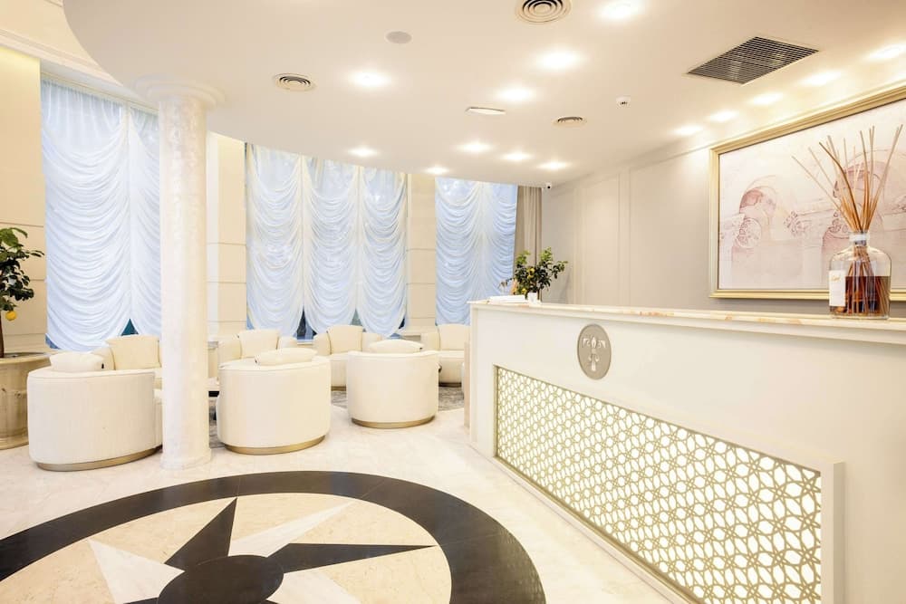 Tresor Le Palais Timisoara, Curio Collection By Hilton