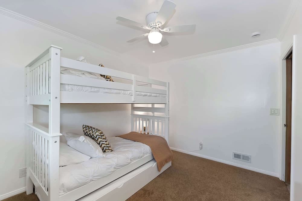 Casa Del Lago Spacious 4 Story Gated Home