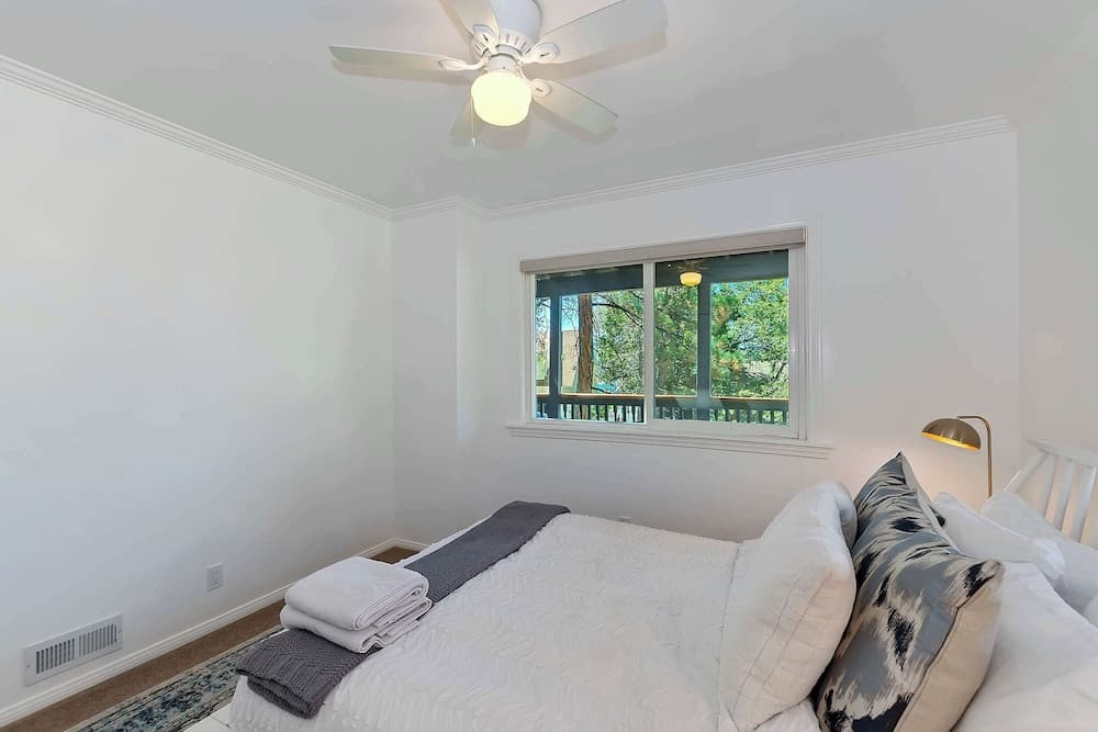 Casa Del Lago Spacious 4 Story Gated Home