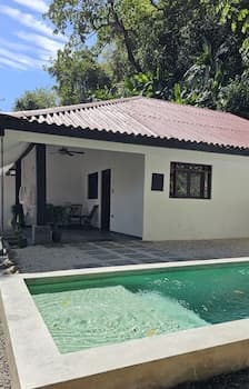 Zoa Villas - 2 minutes to the beach