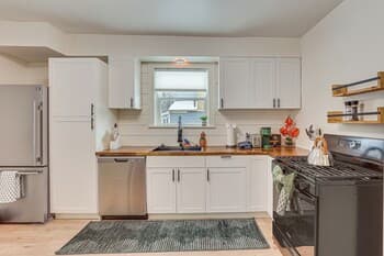 3 Mi to Downtown Youngstown: Updated Apartment