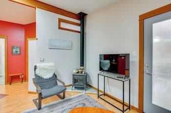 2 Mi to UO: Cozy Retreat in Eugene!