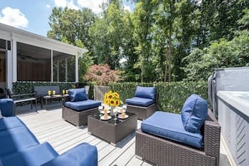 King beds Hot Tub Arcade Luxury Showers