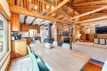 Log Cabin Retreat in Kentucky: Fire Pit & Grill!