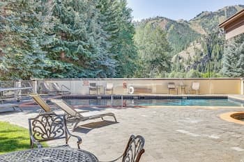 Walk to Dtwn Ketchum: Mtn-view Condo, Pool Access