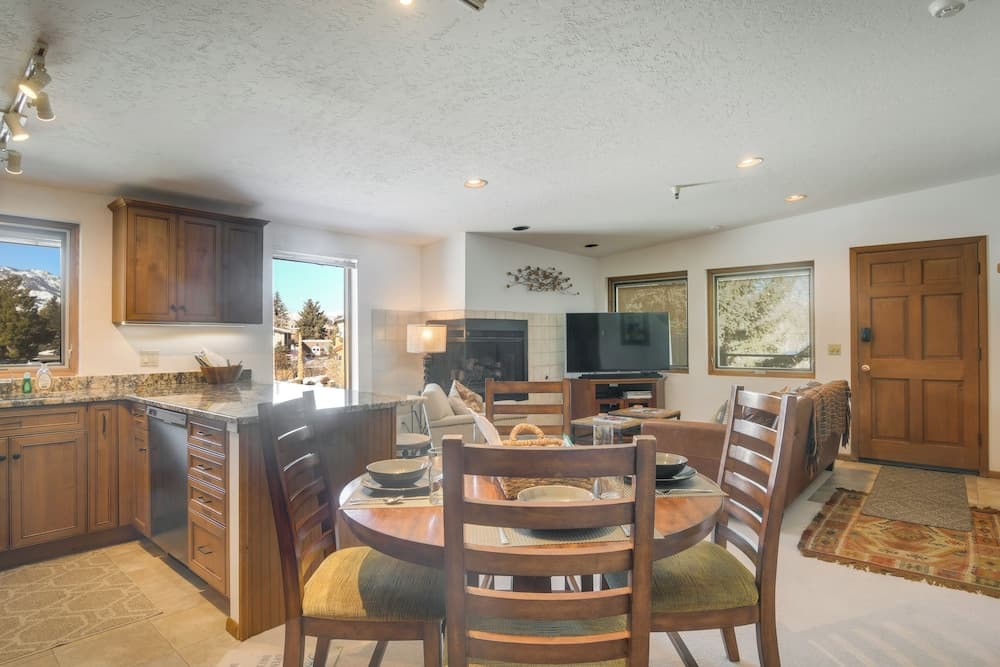 2 Mi to Sun Valley Resort: Walkable Condo!