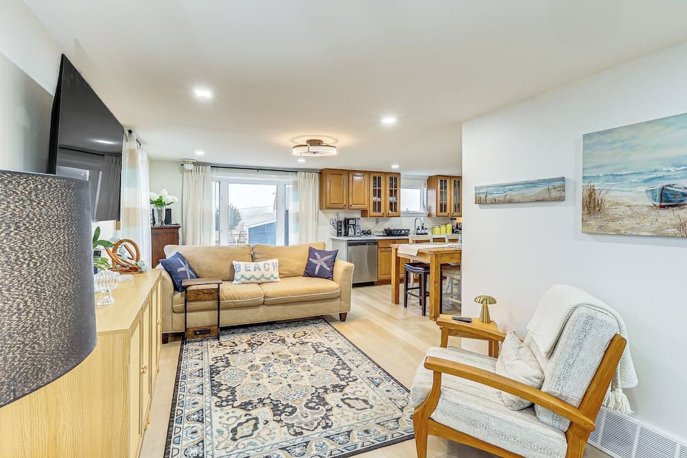 Walk to Beaches & Marina: Fortescue Hideaway