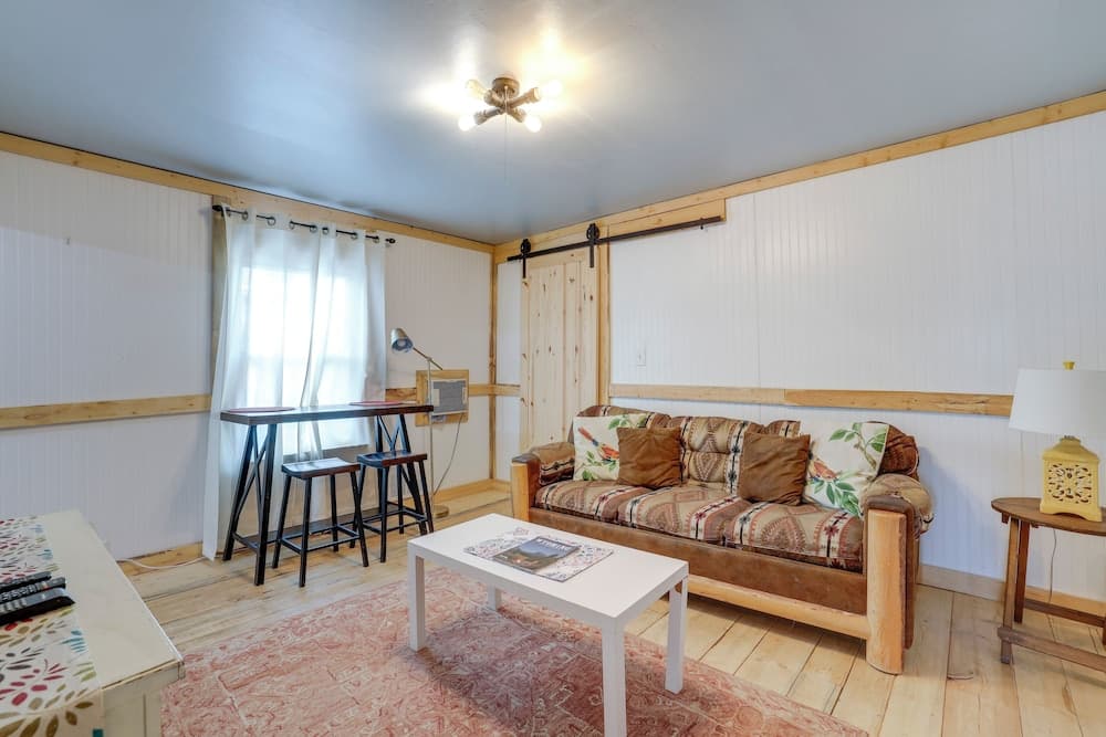 2 Mi to Dtwn: Pet-friendly Casper Apt!