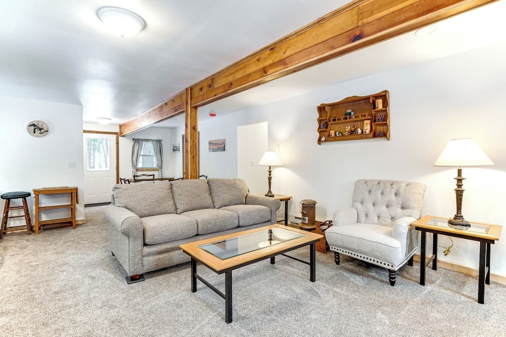 2 Ponds & Trail Access: Peaceful Cabin in Calumet!