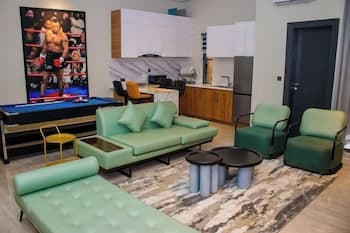 C33 Apartment And Suites