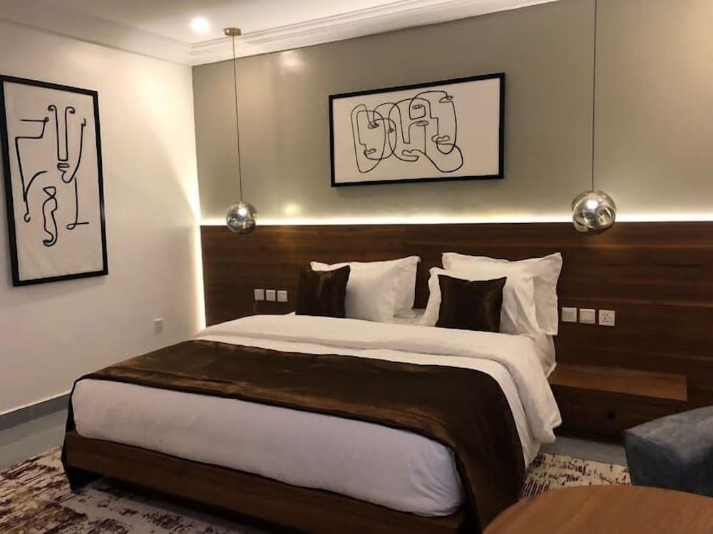 C33 Apartment And Suites