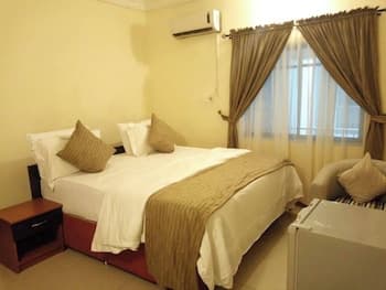 Heroes Luxury Apartments and Suites