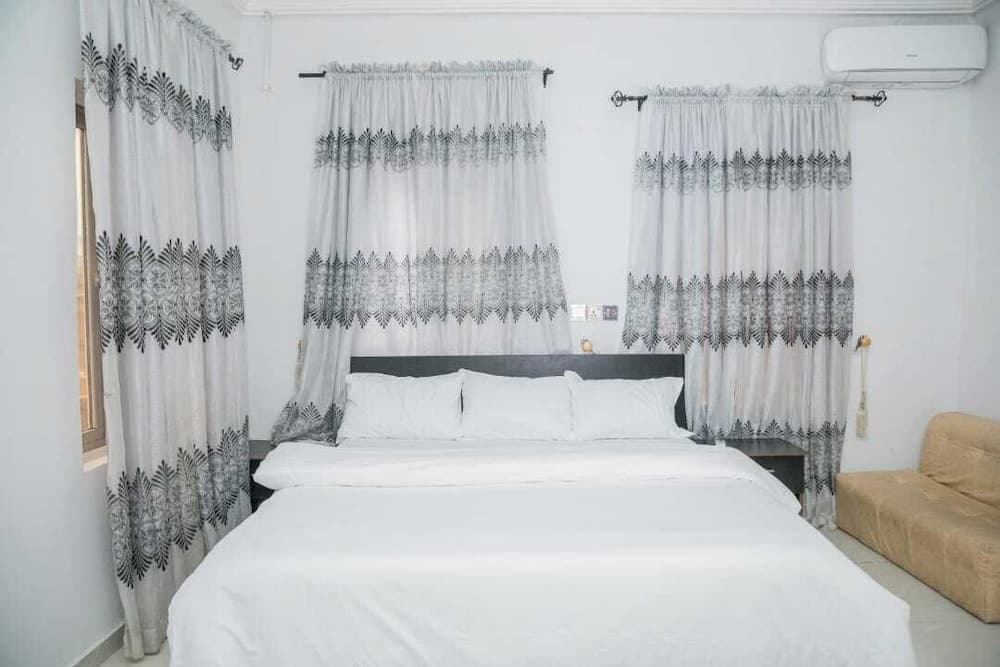 Heroes Luxury Apartments and Suites