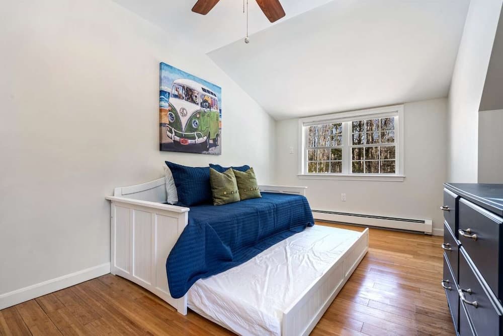 Good Tidings Stay for 8!