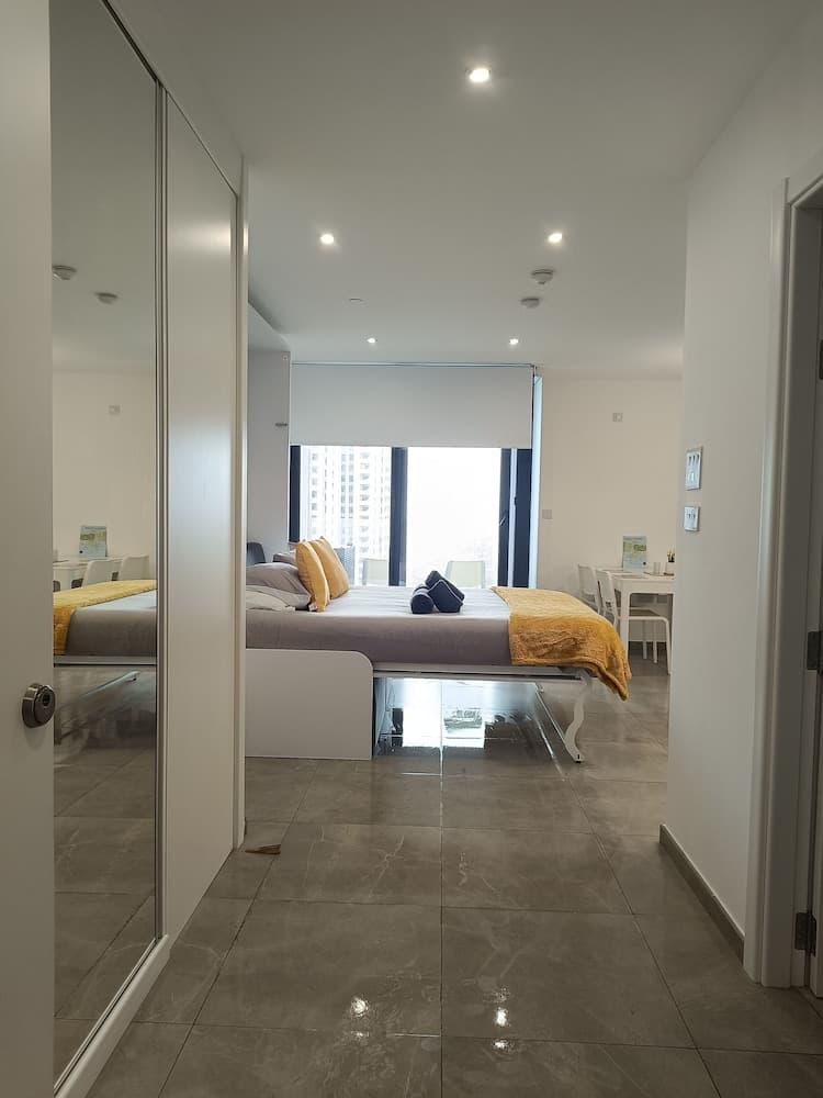 E1 Studios, Sea & Beach Views, High Floor