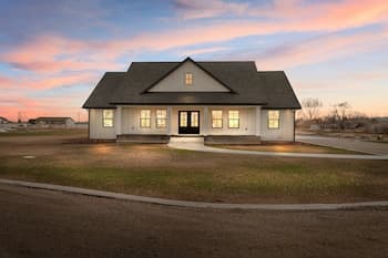 Hidden Treasure Retreat W/hot Tub & River Access 6 Bedroom Home