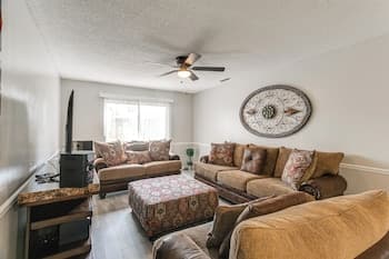 9 Mi to Moody Afb: Newly Updated Condo Near Dining