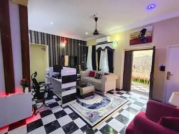 Nomsy Luxury Service Apartments