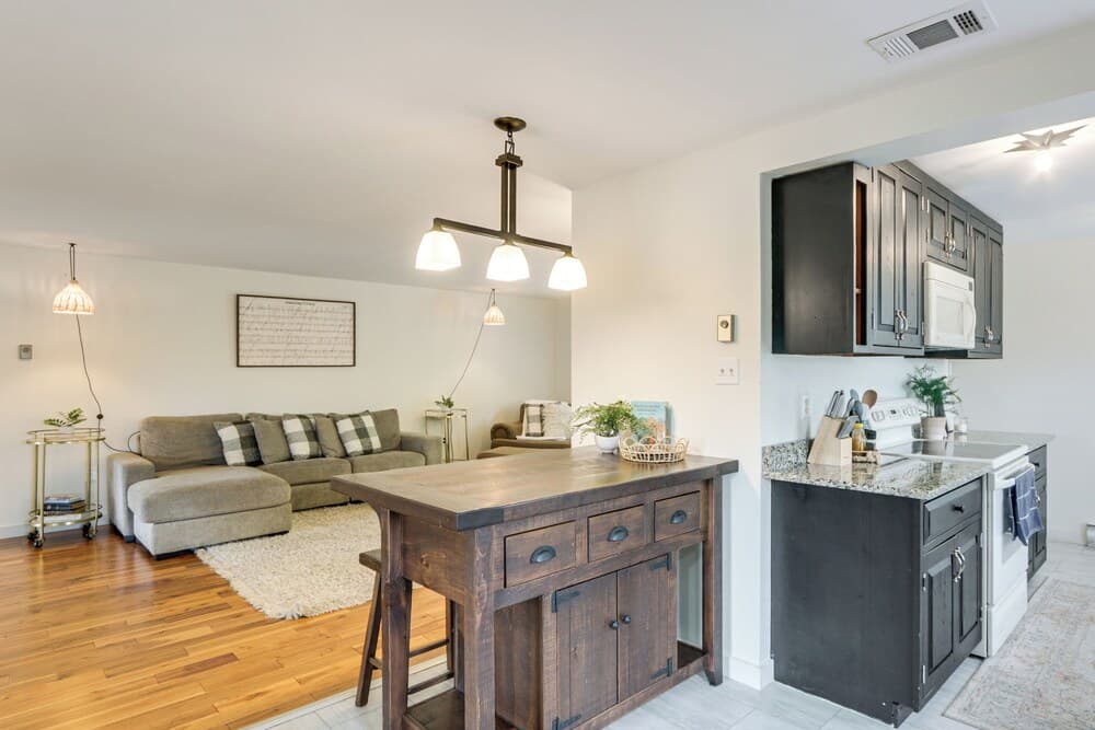 Mtn-view Pleasantville Home on 100 Acres!