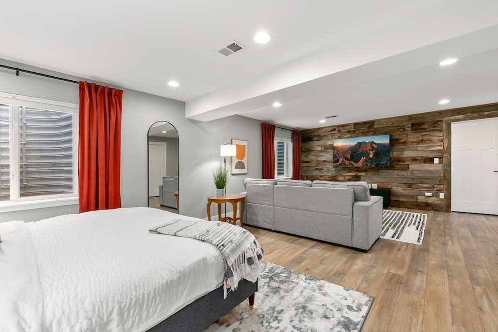 The Cycle Haus - Rooftop Deck With Hot Tub & Views