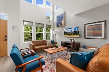 The Cycle Haus - Rooftop Deck With Hot Tub & Views