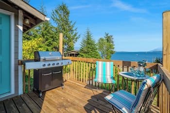 6 Mi to Main St: Oceanfront Cottage in Ketchikan