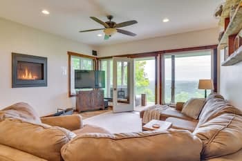 'sugarloaf' House: Scenic Getaway Near La Crosse!