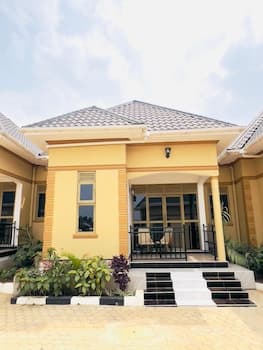 Zotel leisure courts kisigula