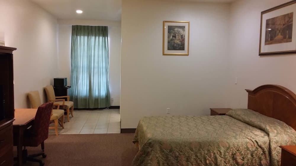Country Regency Inn & Suites