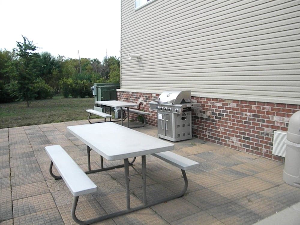 Pocahontas Inn & Suites