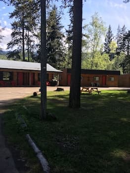 Overlook Inn & Cabins