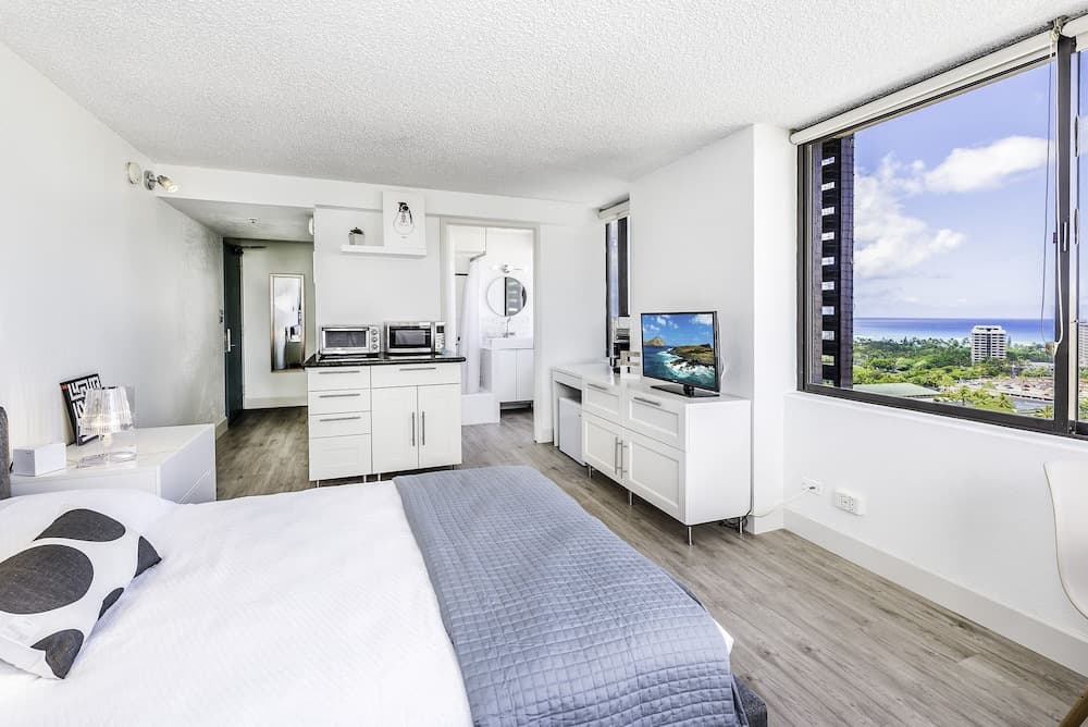 Hawaiian Monarch by Hawaii Ocean Club