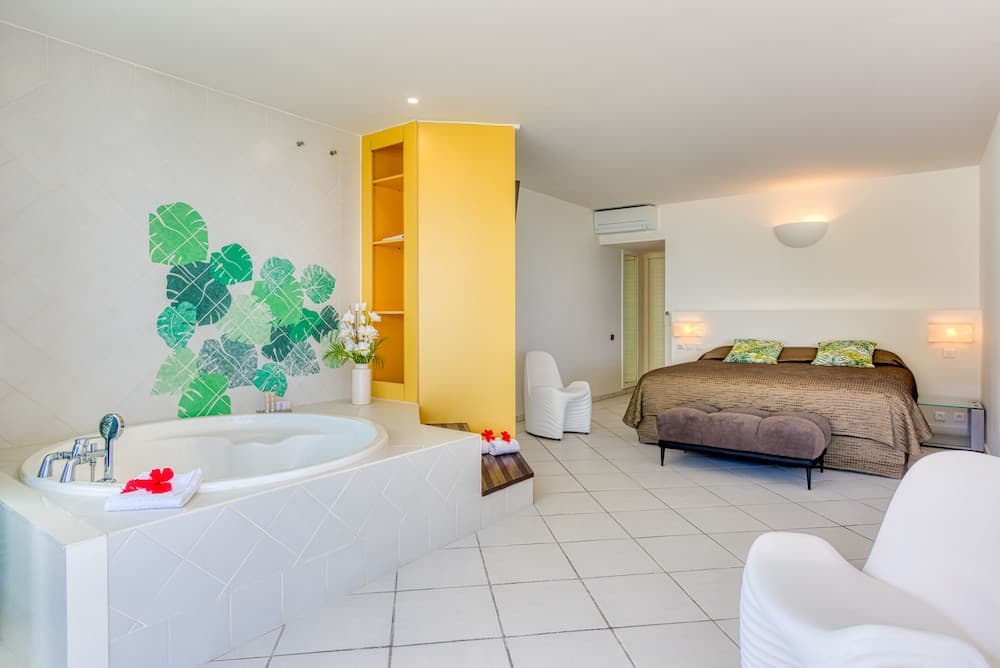 Le Domaine Anse Marcel Beach Resort