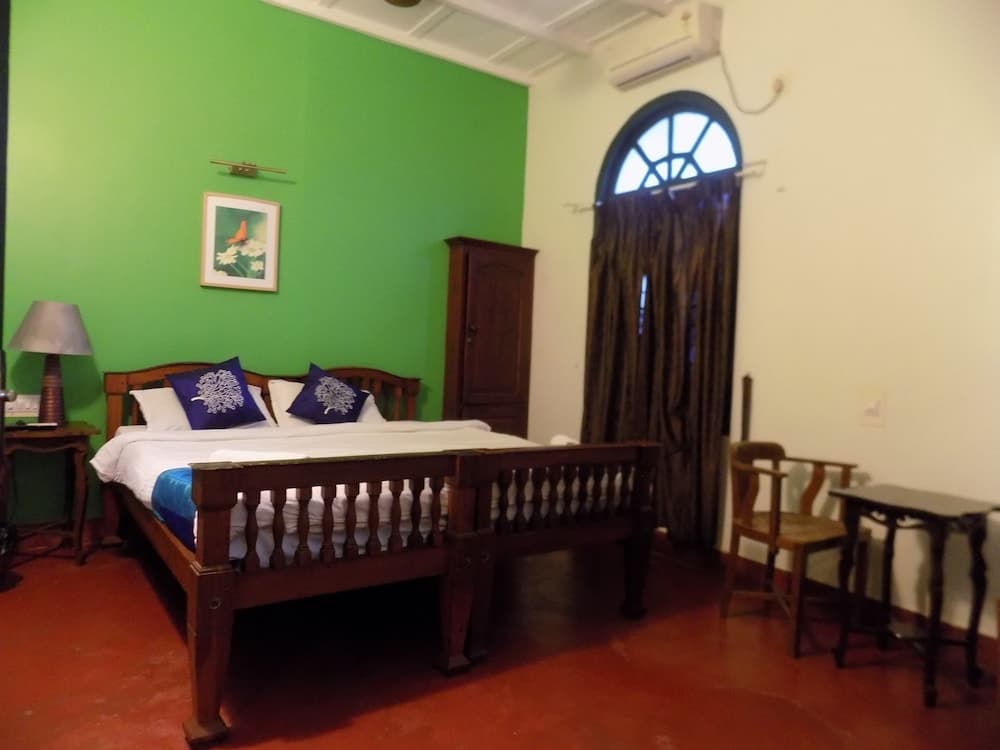 Elphinstone Residency