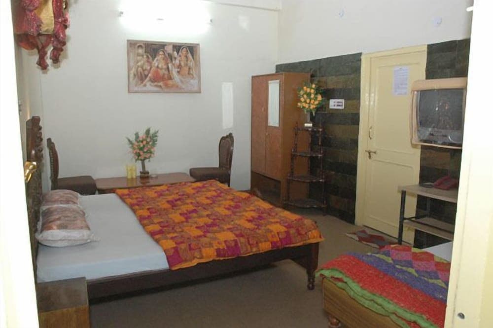 Royal Aashiyana Palace Hotel