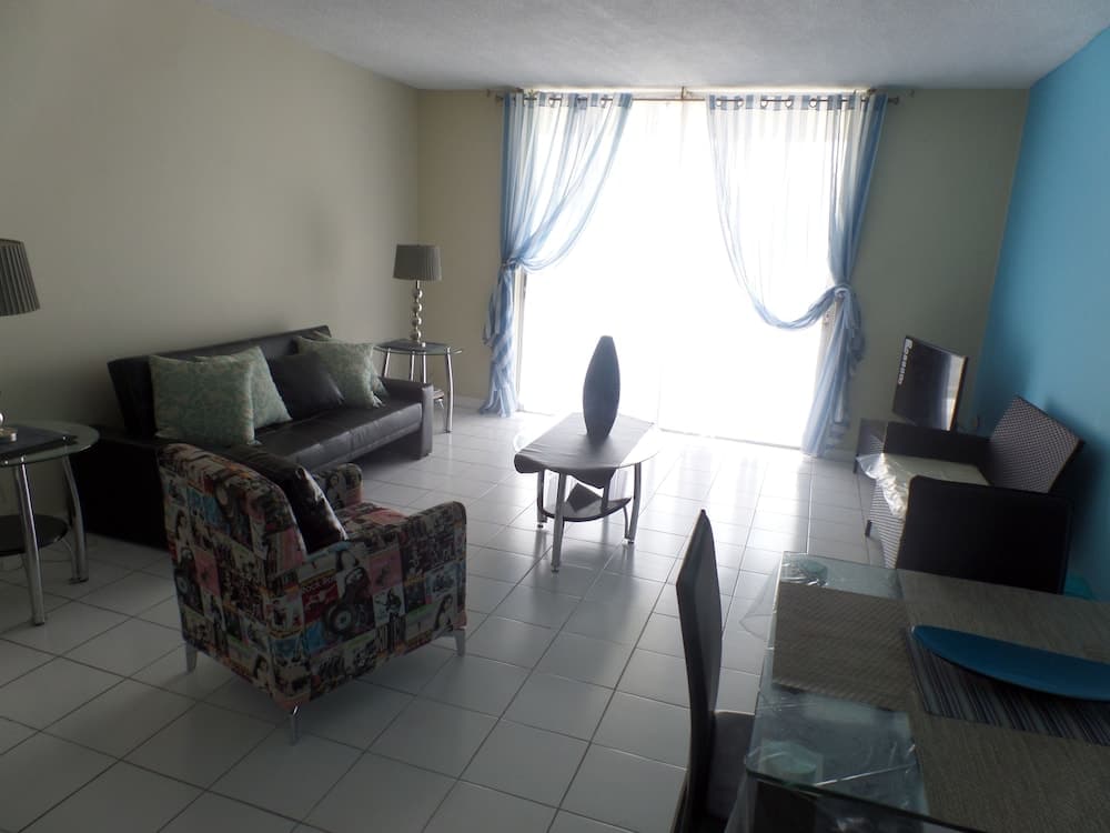 Skyclub Beach Suite at Mobay Club