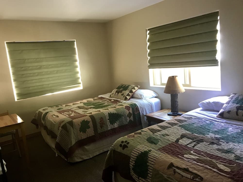 Twin Peaks Lodge and RV Park