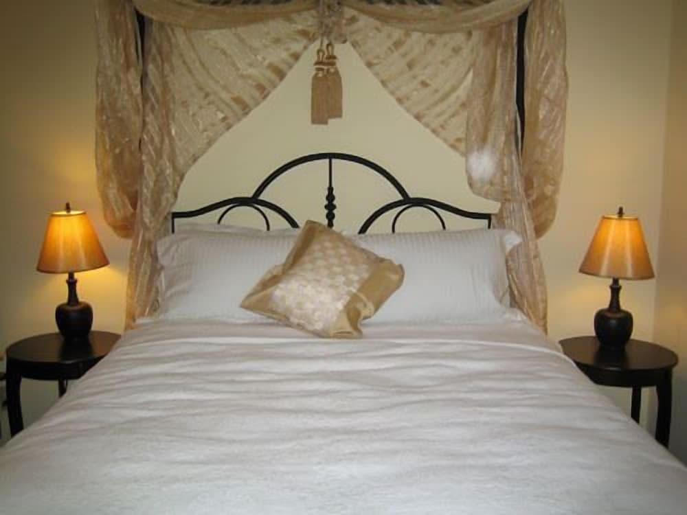 Orchid Inn and Ginger Restaurant