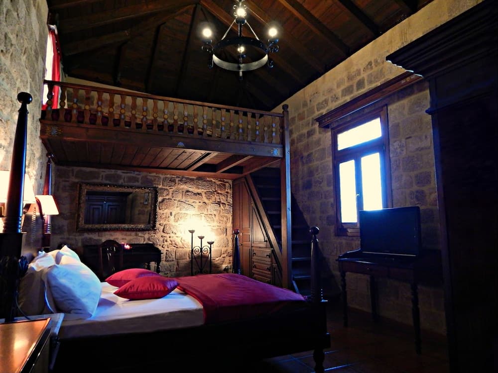 S. Nikolis Historic Boutique Hotel