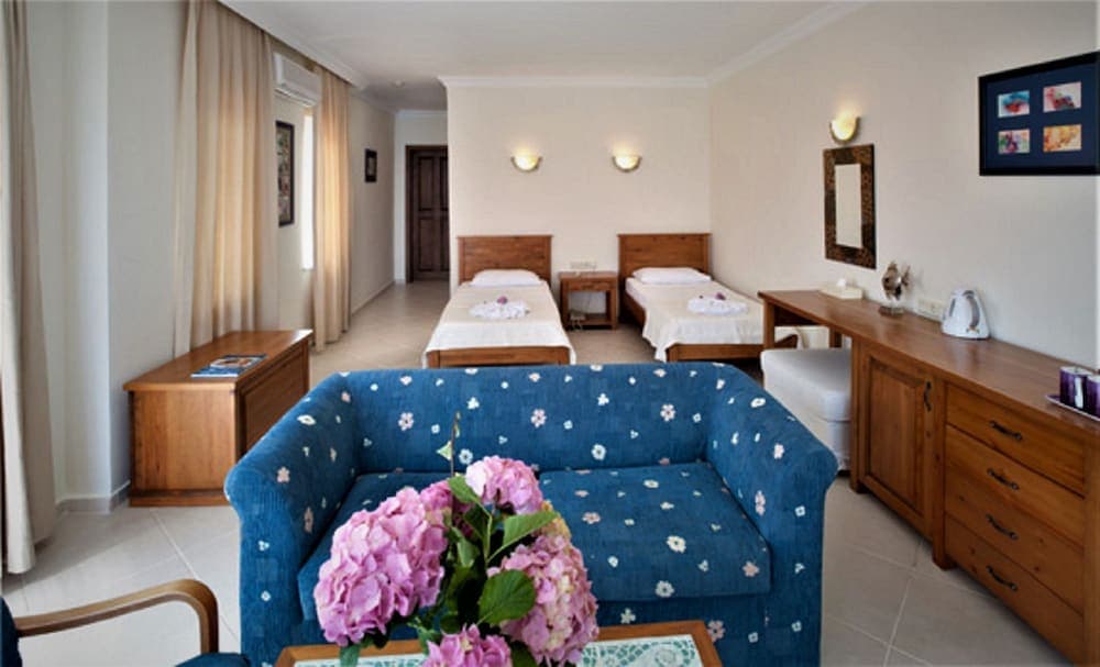 Ece Hotel Sovalye Island