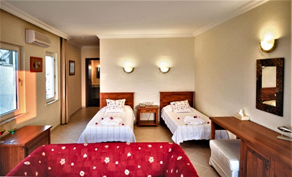 Ece Hotel Sovalye Island